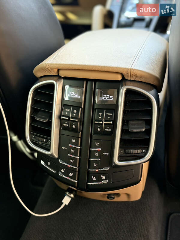 Внедорожник / Кроссовер Porsche Cayenne 2016 в Киеве фото 13 Внедорожник / Кроссовер Porsche Cayenne 2016 в Киеве