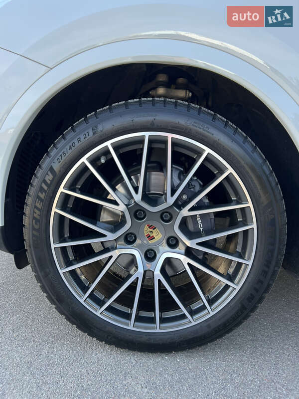 Внедорожник / Кроссовер Porsche Cayenne 2019 в Киеве