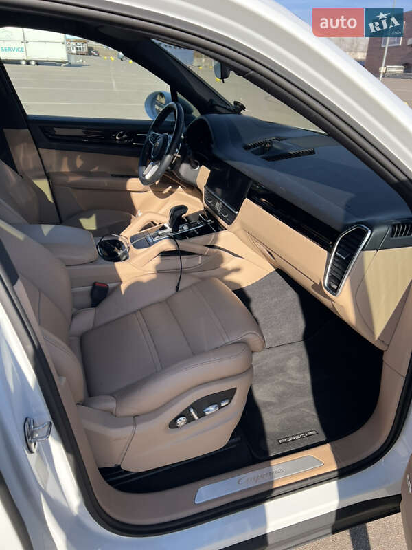 Внедорожник / Кроссовер Porsche Cayenne 2019 в Киеве