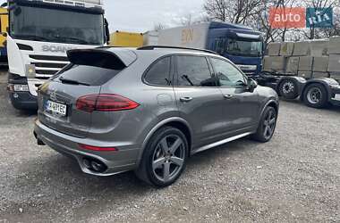 Внедорожник / Кроссовер Porsche Cayenne 2016 в 