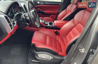 Внедорожник / Кроссовер Porsche Cayenne 2016 в 