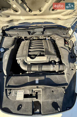 Внедорожник / Кроссовер Porsche Cayenne 2010 в 