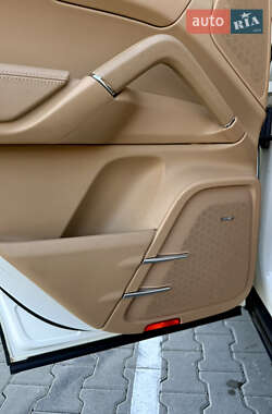Внедорожник / Кроссовер Porsche Cayenne 2010 в 