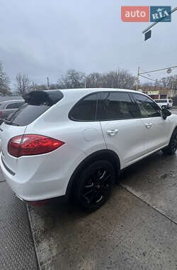 Внедорожник / Кроссовер Porsche Cayenne 2014 в 