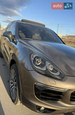 Внедорожник / Кроссовер Porsche Cayenne 2016 в 