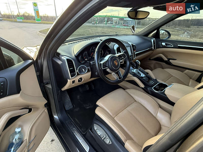 Внедорожник / Кроссовер Porsche Cayenne 2016 в Сумах