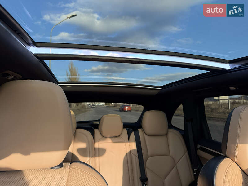 Внедорожник / Кроссовер Porsche Cayenne 2016 в Сумах
