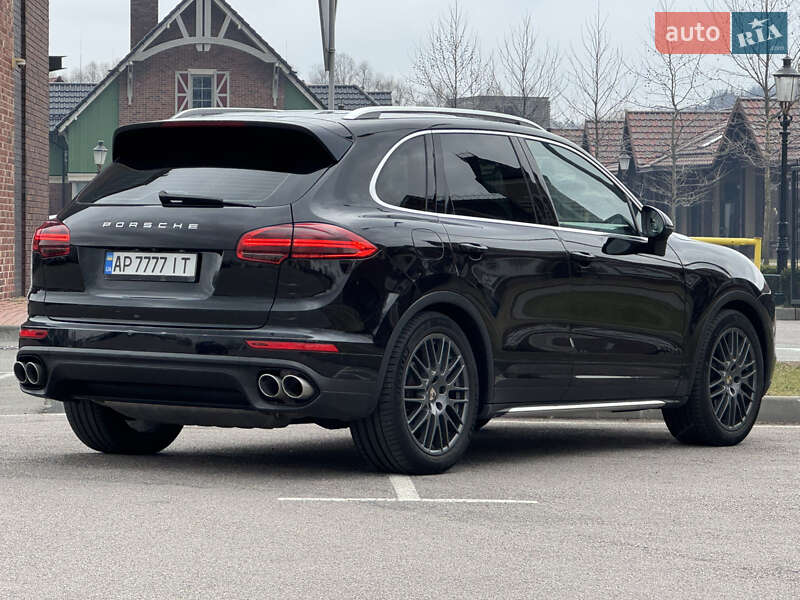 Внедорожник / Кроссовер Porsche Cayenne 2016 в Киеве