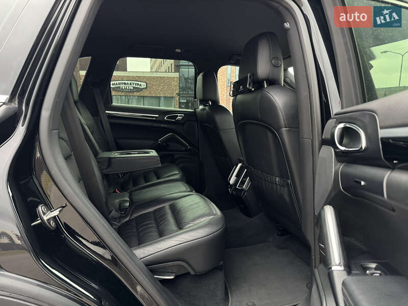 Внедорожник / Кроссовер Porsche Cayenne 2016 в Киеве