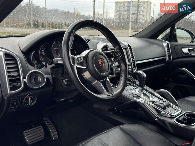 Внедорожник / Кроссовер Porsche Cayenne 2016 в Киеве
