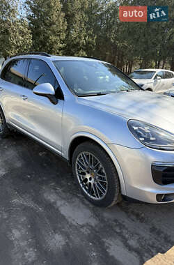 Позашляховик / Кросовер Porsche Cayenne 2017 в Львові