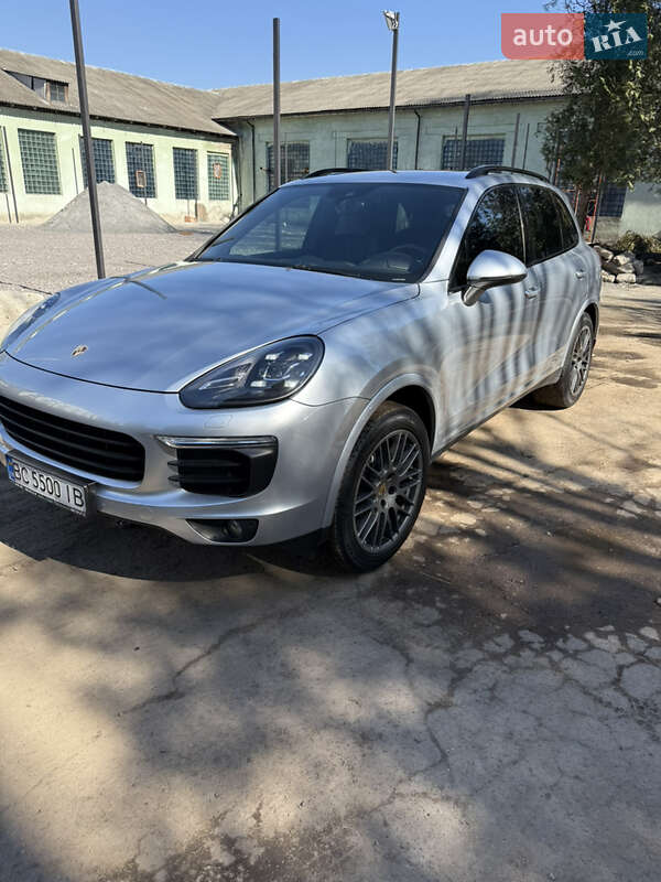 Внедорожник / Кроссовер Porsche Cayenne 2017 в 