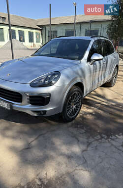 Внедорожник / Кроссовер Porsche Cayenne 2017 в 