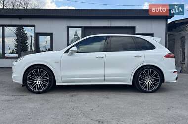 Внедорожник / Кроссовер Porsche Cayenne 2015 в 