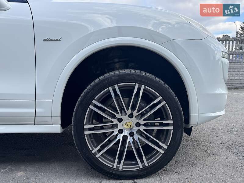 Позашляховик / Кросовер Porsche Cayenne 2015 в Тернополі