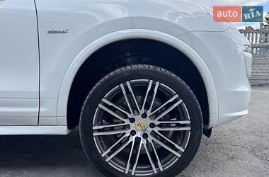 Внедорожник / Кроссовер Porsche Cayenne 2015 в 