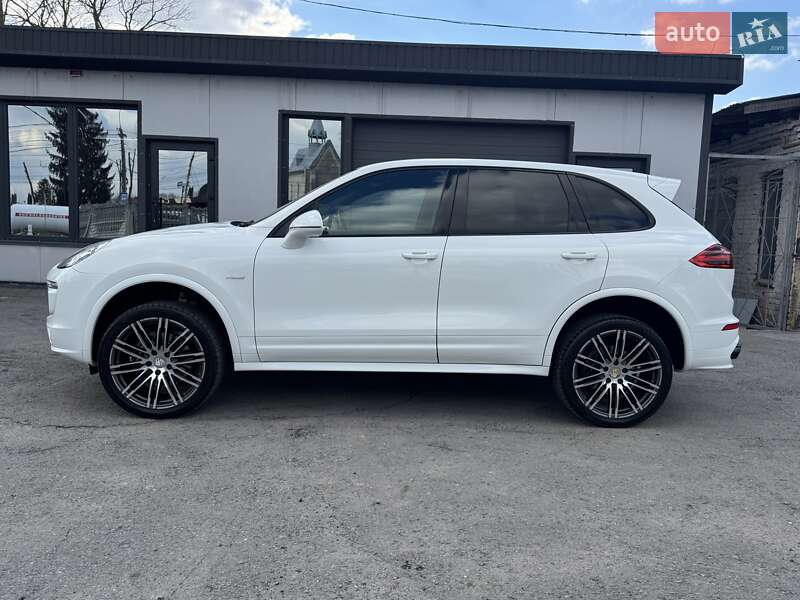 Позашляховик / Кросовер Porsche Cayenne 2015 в Тернополі