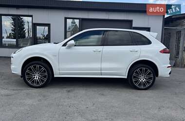 Внедорожник / Кроссовер Porsche Cayenne 2015 в 