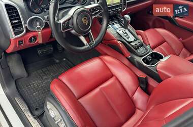 Внедорожник / Кроссовер Porsche Cayenne 2015 в 