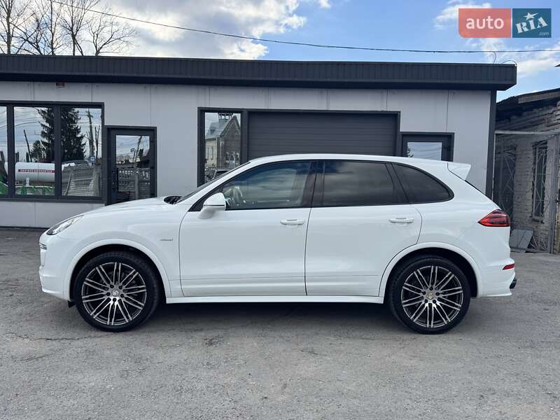 Позашляховик / Кросовер Porsche Cayenne 2015 в Тернополі