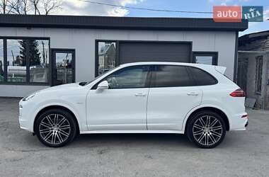 Внедорожник / Кроссовер Porsche Cayenne 2015 в 
