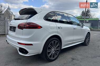 Внедорожник / Кроссовер Porsche Cayenne 2015 в 