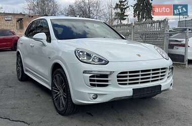 Внедорожник / Кроссовер Porsche Cayenne 2015 в 