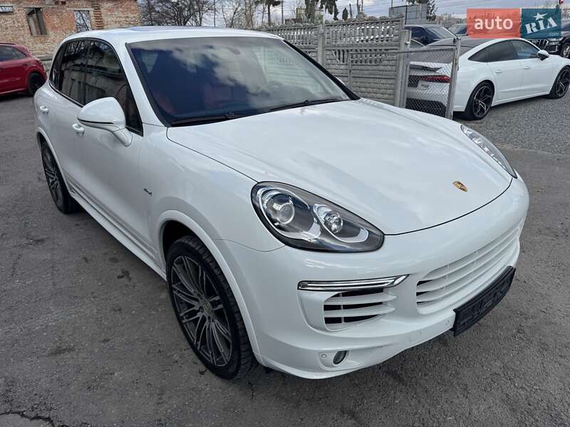 Внедорожник / Кроссовер Porsche Cayenne 2015 в Тернополе