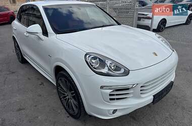 Внедорожник / Кроссовер Porsche Cayenne 2015 в 