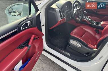 Внедорожник / Кроссовер Porsche Cayenne 2015 в 