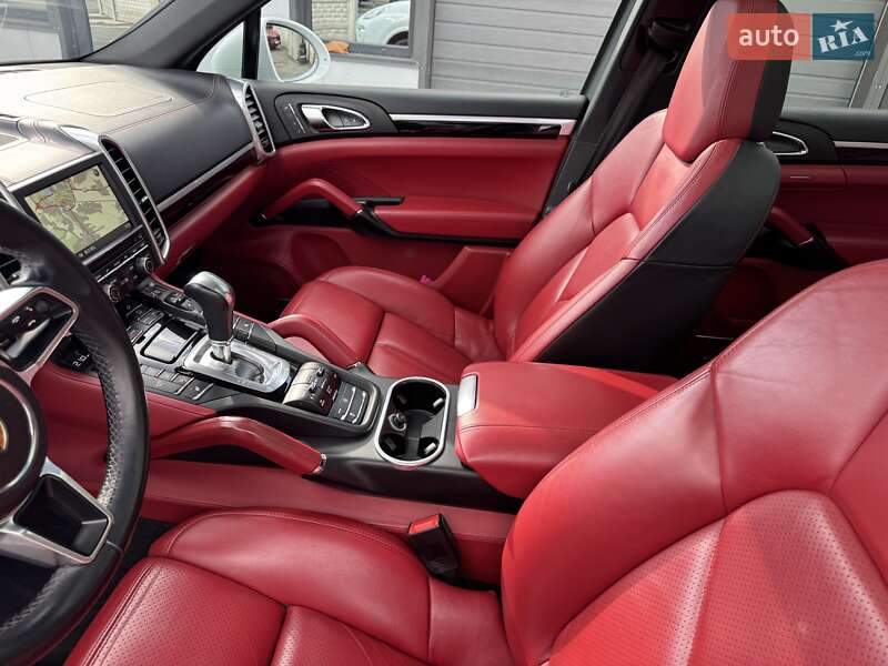 Внедорожник / Кроссовер Porsche Cayenne 2015 в Тернополе