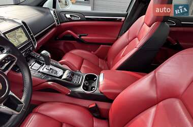 Внедорожник / Кроссовер Porsche Cayenne 2015 в 