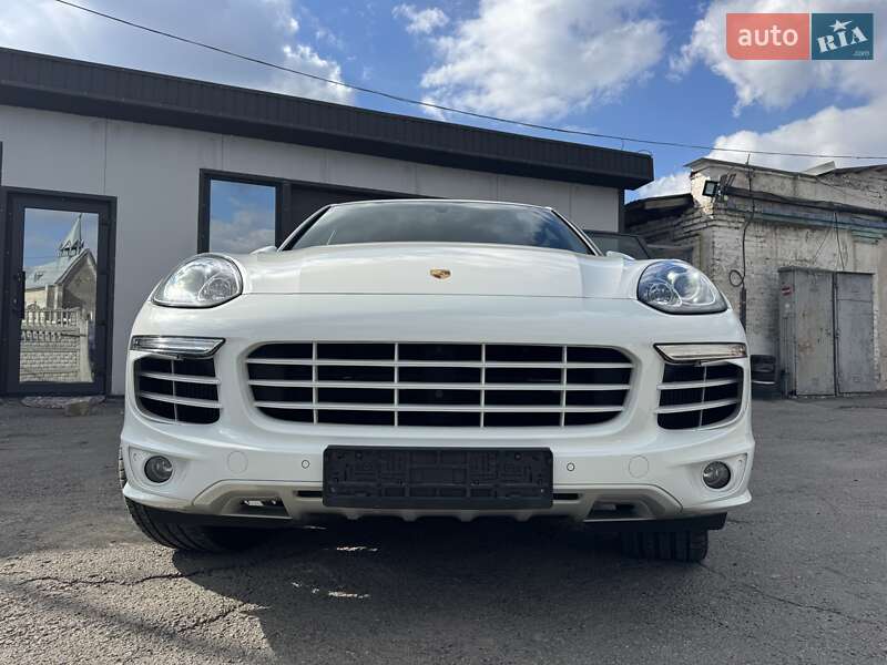 Позашляховик / Кросовер Porsche Cayenne 2015 в Тернополі