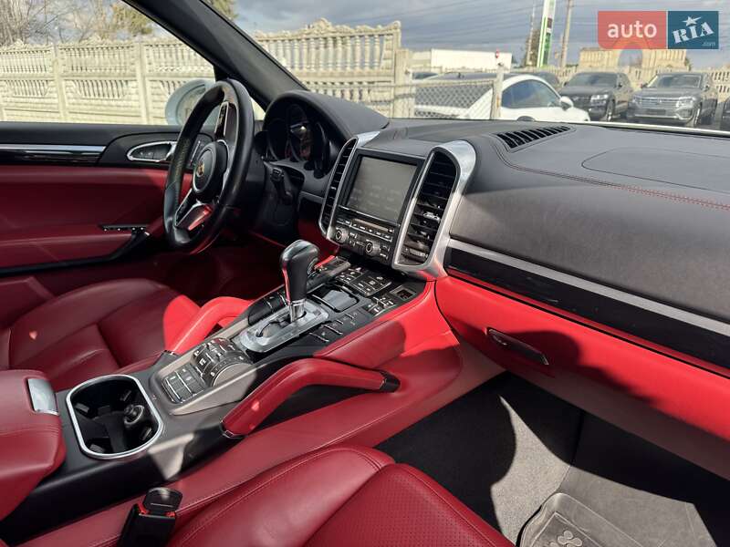 Позашляховик / Кросовер Porsche Cayenne 2015 в Тернополі