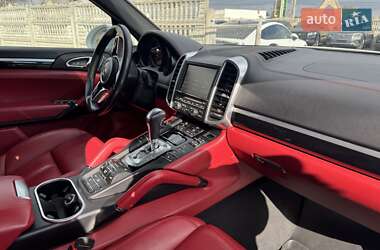 Внедорожник / Кроссовер Porsche Cayenne 2015 в 