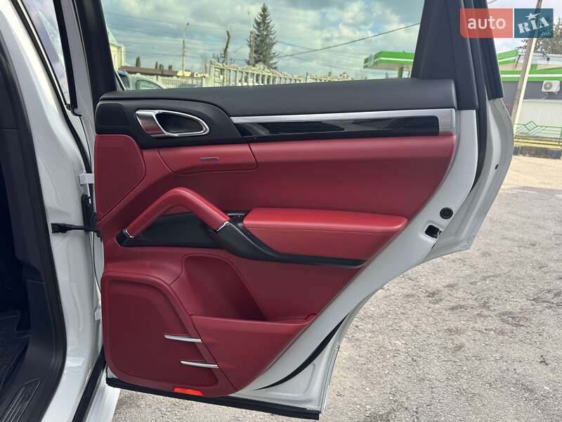 Позашляховик / Кросовер Porsche Cayenne 2015 в Тернополі