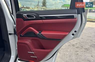 Внедорожник / Кроссовер Porsche Cayenne 2015 в 
