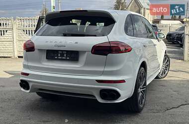 Внедорожник / Кроссовер Porsche Cayenne 2015 в 