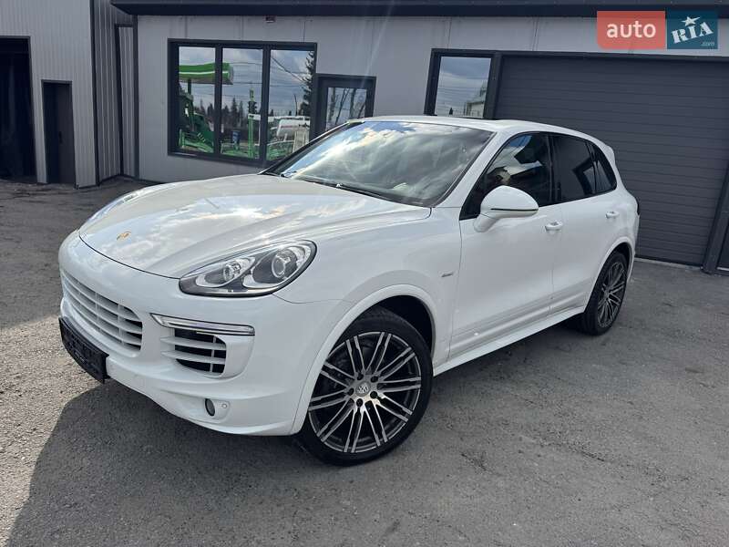 Позашляховик / Кросовер Porsche Cayenne 2015 в Тернополі