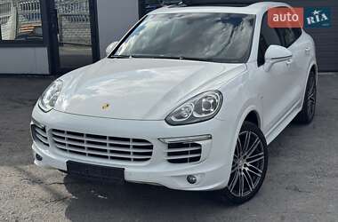 Внедорожник / Кроссовер Porsche Cayenne 2015 в 