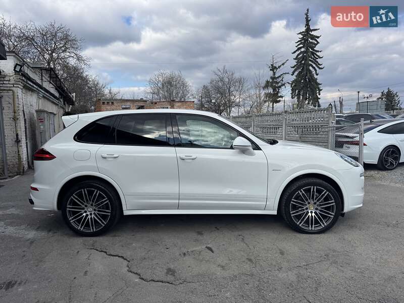 Позашляховик / Кросовер Porsche Cayenne 2015 в Тернополі