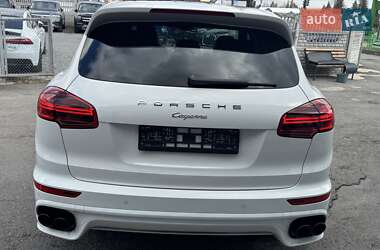 Внедорожник / Кроссовер Porsche Cayenne 2015 в 