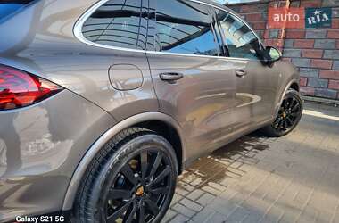 Внедорожник / Кроссовер Porsche Cayenne 2014 в 