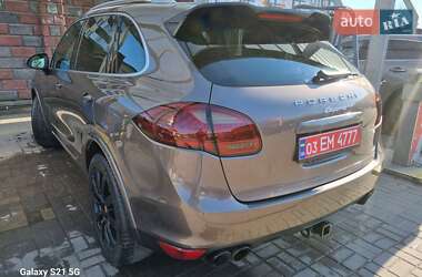 Внедорожник / Кроссовер Porsche Cayenne 2014 в 