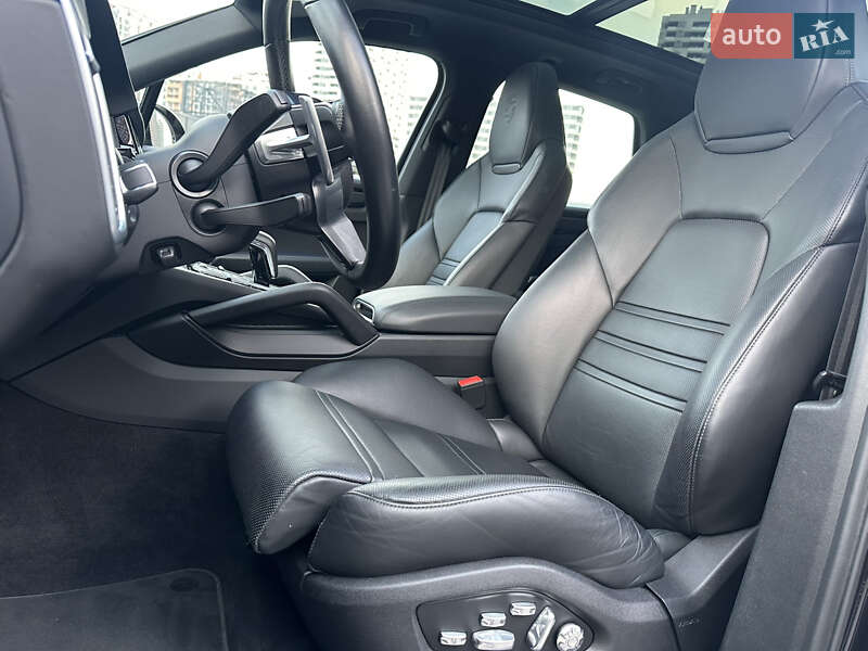 Внедорожник / Кроссовер Porsche Cayenne 2019 в Киеве фото 47 Внедорожник / Кроссовер Porsche Cayenne 2019 в Киеве