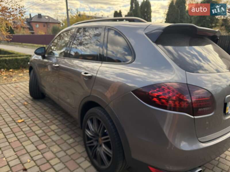 Внедорожник / Кроссовер Porsche Cayenne 2012 в Киеве