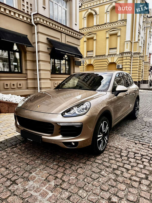 Позашляховик / Кросовер Porsche Cayenne 2016 в Києві