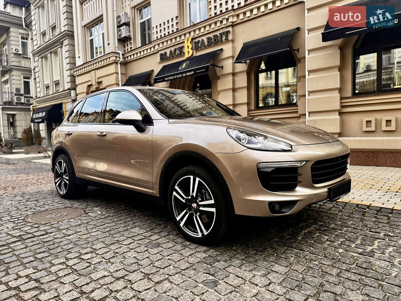 Позашляховик / Кросовер Porsche Cayenne 2016 в Києві