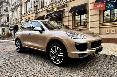 Внедорожник / Кроссовер Porsche Cayenne 2016 в 