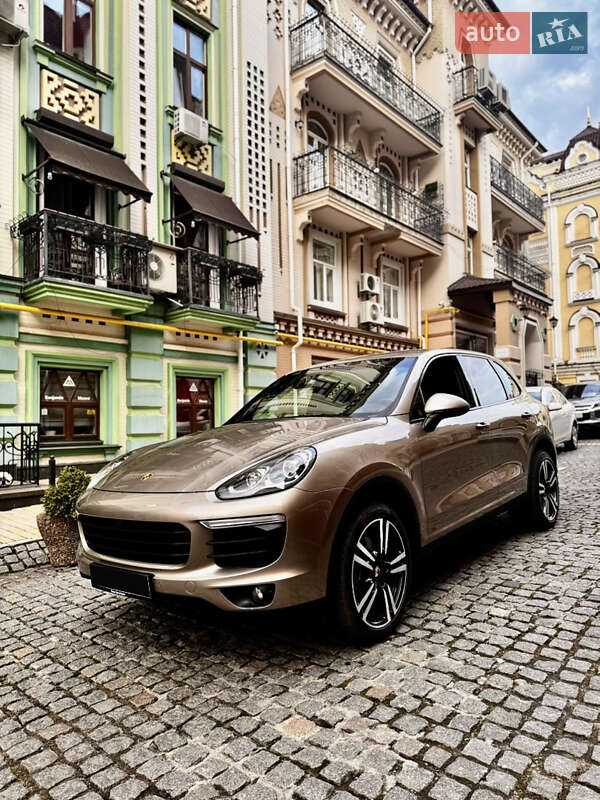 Позашляховик / Кросовер Porsche Cayenne 2016 в Києві